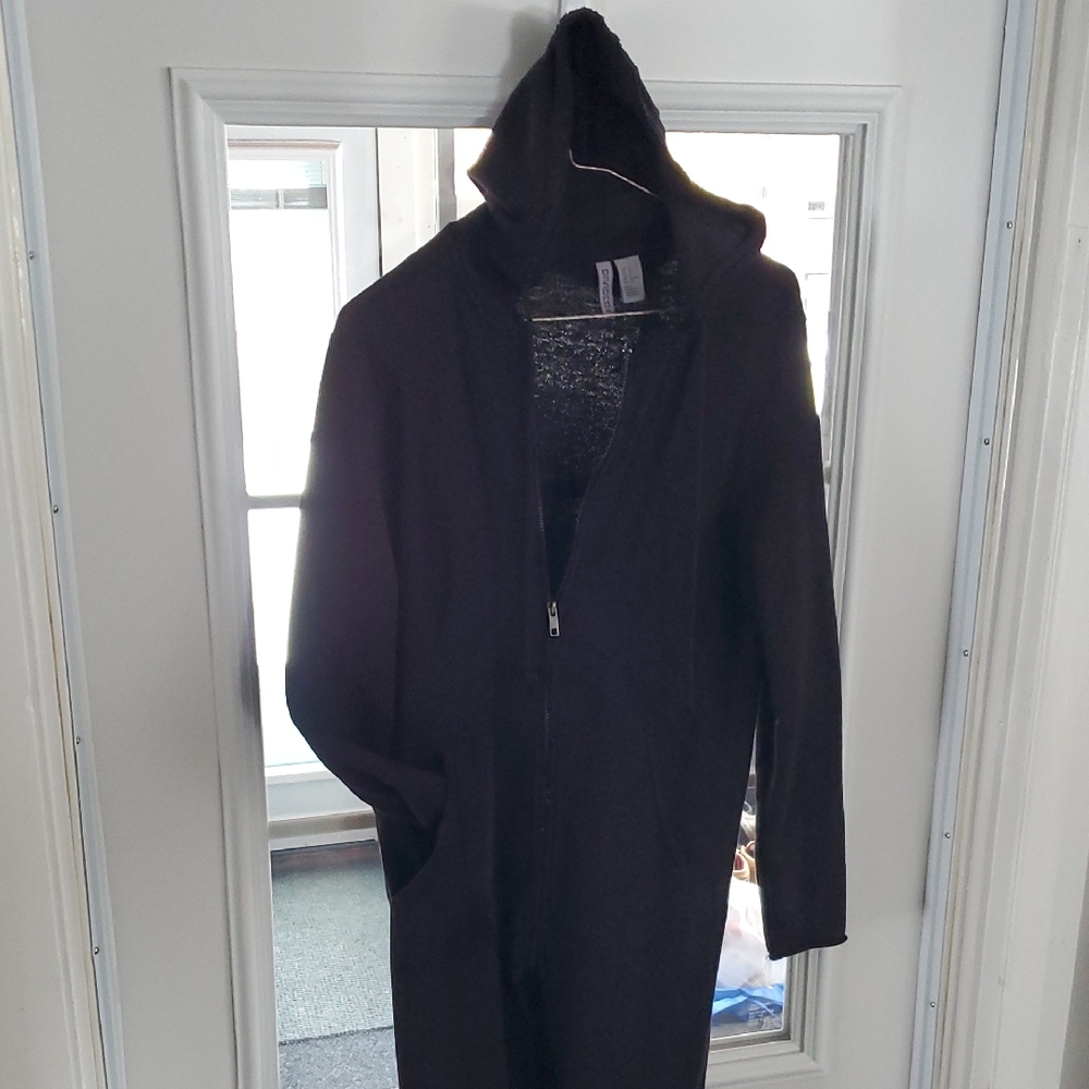 Women's black hooded sweater 3/4 length